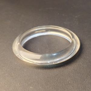 Brazalete Minimalista de Resina Acrílica Transparente – Brazalete Geométrico de Lucite Transparente de Alta Calidad para Mujer – Moderno y Ecológico - Product Image 3