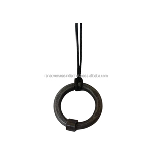 Collar con colgante de hierro Pieza de joyería moderna y elegante perfecta para todas las ocasiones disponible en diversos estilos y tamaños - Product Image 6