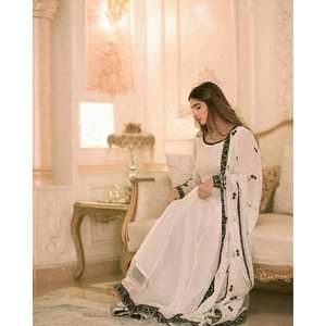 Hermoso Vestido de Noche Anarkali con Elegante Dupatta para Fiestas y Ocasiones Especiales - Product Image 4