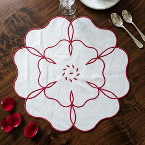 Ensembles de serviettes et sets de table brodés personnalisés, fleurs bleues et rouges, coton blanc, lavables, pour mariages, événements à domicile et banquets - Product Image 2