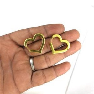Boucles d'oreilles créoles en forme de cœur plaquées or 18 carats, design tendance, vente en gros - Product Image 2