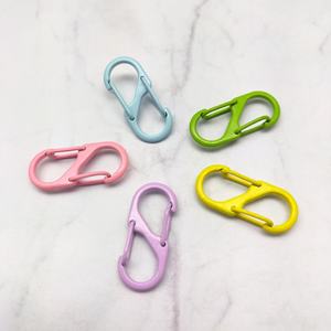 Mousqueton à ressort à double barrière en alliage de zinc peint en forme de S pour accessoires d'artisanat et usage quotidien - Product Image 1