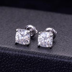 Boucles d'oreilles solitaires en moissanite taille coussin, en argent sterling 925, bijoux de luxe pour hommes et femmes - Product Image 1