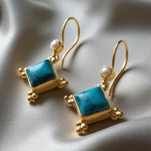 Boucles d'oreilles pendantes en turquoise naturelle et perles serties, en argent sterling 925 plaqué or 14 carats, cadeau de luxe pour soirée - Product Image 6