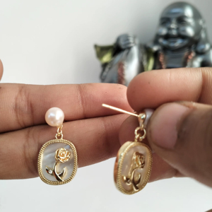 Perla de agua dulce con base ovalada de nácar (base tipo broche con elemento colgante) - Product Image 3