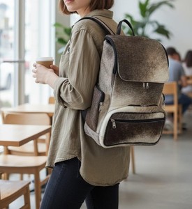 Mochila de cuero con pelo sintético, hecha a mano, duradera, con servicio OEM, ecológica, transpirable, muy atractiva y portátil. - Product Image 1