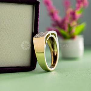 Anillo de diamantes de corte redondo cultivados en laboratorio con diseño moderno en oro amarillo para hombre, de proveedor indio. - Product Image 5