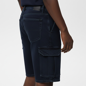 Shorts en jean bleu foncé délavé sur mesure, grande taille, avec poches cargo, légers et de haute qualité, pour homme, parfaits pour l'été. - Product Image 5