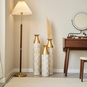 Juego de Jarrones de Metal Hechos a Mano, Color Blanco Dorado con Patrón Floral, Centro de Mesa Decorativo Contemporáneo para Hogar, Hotel, Boda - Product Image 4