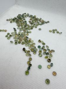 Lot de 66 pierres précieuses naturelles de tourmaline verte facettées de 4-5 mm, effet de couleur/feu, sans trou, achetez maintenant, prix de gros, pour la création de bijoux - Product Image 4
