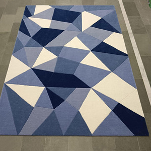 Alfombra Geométrica 3D Hecha a Mano con Tufteado Personalizado, Patrón Mixto Azul y Blanco, Alfombra de Pelo Largo y Suave para Uso en Hoteles y Villas - Product Image 5