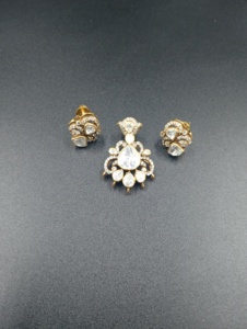 Amaira Jewels - Juego de Colgantes de Cristal con Corte de Pera y Dijes de Flores de Plata Chapada en Oro, Joyería de Novia para Mujer, Estilo Vintage - Product Image 4