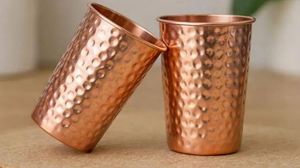 Gobelet à double finition en cuivre, verre à eau martelé mat, tasse à boisson design, collection de vaisselle moderne, cadeau - Product Image 6