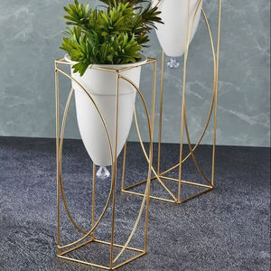 Support de pot de fleurs en fer doré en forme de cône, ensemble de supports décoratifs pour plantes, pot de fleurs blanc en forme de cône, support élégant pour l'affichage des pots de fleurs, revêtement en poudre - Product Image 1
