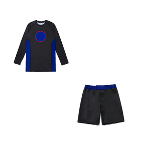 Ensemble de vêtements d'arts martiaux pour garçons, avec rashguard à manches longues bicolore et short de bain noir à séchage rapide - Product Image 4