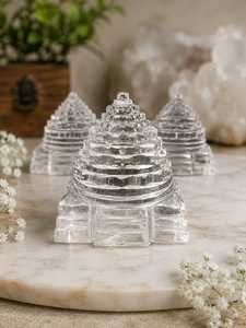 Quartz Clair Naturel Sculpté à la Main Shree Yantra, Géométrie Sacrée en Cristal pour la Méditation Vastu, le Temple à Domicile et le Bureau - Product Image 5