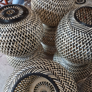 Barato al por mayor Mejor Producto respetuoso con el medio ambiente de bambú colgante hecho a mano tejido ratán lámpara de techo para una vida sostenible - Product Image 5