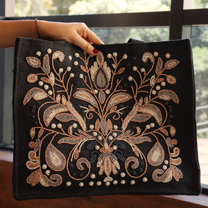 Bolsos Tote de Alta Calidad con Cuentas de Arcoíris, Personalizables, Tamaño Mediano, para Fiestas Nupciales, Bodas y Ocasiones Especiales - Product Image 1