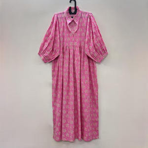 เดรสสั้นผ้าฝ้ายพิมพ์ลายดอกไม้แบบแฮนด์เมด คอวี แขนสามส่วน แต่งระบายลูกไม้ ซักได้ เป็นมิตรต่อสิ่งแวดล้อม สไตล์จีน - Product Image 1