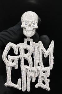 Pendentif pour homme personnalisé en alliage plaqué or avec diamants glacés, style hip-hop urbain, grand prestige - Product Image 2