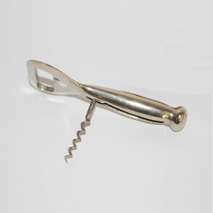 Décapsuleur vintage en chrome argenté en forme d'épinglette, design métallique robuste, accessoire de bar original et unique - Product Image 4