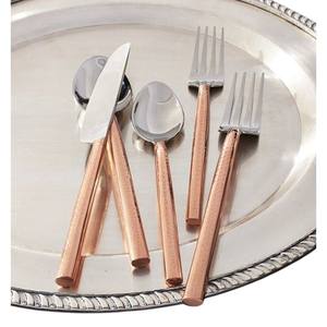Ensemble de couverts en acier inoxydable avec manche en cuivre martelé artisanal, vaisselle moderne pour la maison, la cuisine et les restaurants - Product Image 1