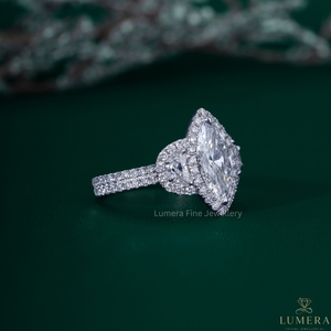แหวนหมั้นเพชรทรงมาร์คีส์ แล็บโกรว์ ดีไซน์ฮาโล ทองคำขาว 14K/18K รูปพระจันทร์ครึ่งเสี้ยว ประดับเพชรสามเม็ด ฮาโลเต็มวง หลายแถว แบบฝังเพชรเต็มวง แหวนเจ้าสาว - Product Image 3
