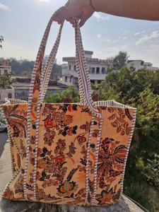 Bolso Tote Reversible Acolchado de Terciopelo con Estampado de Aves – Bolso de Hombro XL para Mujer – Logotipo Personalizado – Bolso de Moda para Viajes y Compras - Product Image 5