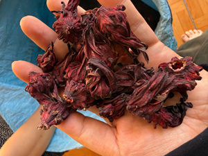 Fleurs d'hibiscus entières séchées en vrac pour le mélange de thés, les boissons et comme ingrédient alimentaire – Fourniture en gros de fleurs d'hibiscus entières séchées - Product Image 2