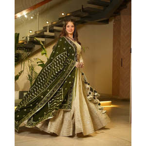 Ropa de fiesta Lehenga Choli para mujer de diseñador con bordado elegante - Product Image 3