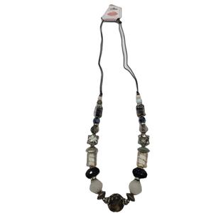 Collar de Resina Hecho a Mano para Mujer, Regalo Perfecto, Joyería Adorable, Collar Hecho con Resina Pura - Product Image 1