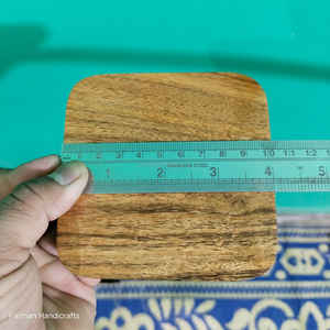 Posavasos artesanal de madera de acacia, accesorio rústico y natural para bebidas a precio económico. - Product Image 6