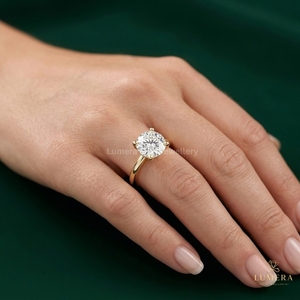 Anillo de compromiso con diamante redondo cultivado en laboratorio, anillo solitario de oro macizo de cuatro puntas, anillo minimalista para uso diario para mujer - Product Image 1