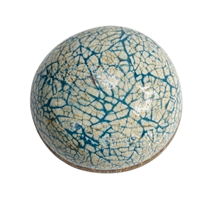 Bol en coquille de noix de coco avec un design sculpté élégant, matériau éco-responsable, surface de cuisine lisse et polie - Product Image 1