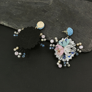 Boucles d'oreilles pendantes bohèmes brodées de fleurs, faites à la main avec perles de cristal, bijoux ethniques, clous d'oreilles en perles de rocaille pour costumes - Product Image 2