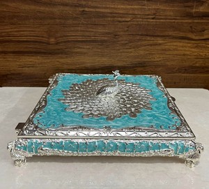 Boîte à fruits secs en métal, design en relief paon, finition émail turquoise, style ferme moderne, faite à la main, forme carrée pour table - Product Image 2