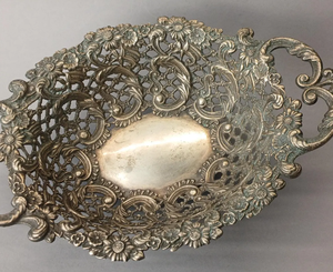 Bandeja ovalada de metal fundido sólido con filigrana, frutero ornamental en relieve, bandeja para dulces y objetos decorativos con asas, plato de joyería hecho a mano - Product Image 4