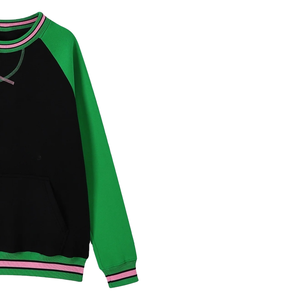 เสื้อสเวตเชิ้ตสามสี - สีดำ สีชมพู และสีเขียว คอกลมผ้าเชนิลล์ แขนจั๊มพ์ พร้อมกระเป๋าจิงโจ้ - Product Image 4