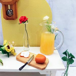 Jarra de Vidrio Transparente en Miniatura a Escala 1:12, Hecha a Mano, Decorativa, Elaborada con Precisión Cristalina - Product Image 5