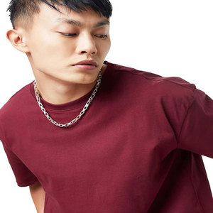 T-shirt de haute qualité en coton épais avec broderie de logo, coupe épaules dénudées et détails en fil apparent - Product Image 2