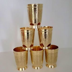 Verre à eau en laiton fait main, design épuré, idéal pour la maison, le bureau, l'hôtel, le restaurant, le bar, la cuisine, les mariages, ou comme cadeau. - Product Image 4