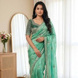Blusa Saree con diseño de espejo preconfeccionada, con un elegante diseño de borde recortado, hecha con tela suave y elegante. - Product Image 3