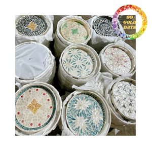 Plateau et sous-verre artisanaux en rotin avec surface en mosaïque de nacre pour un service élégant et une utilisation hôtelière - Product Image 3