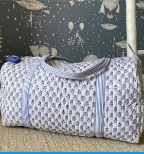 Nouveauté Sac de voyage bohème en coton 100% fait main, imprimé au bloc, avec longue poignée en corde, design matelassé, taille moyenne pour femme - Product Image 1
