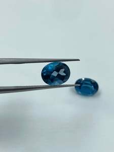 Topacio Azul Oscuro de Londres, Corte Ovalado, Gema Natural de 5.13 Quilates, 7x9MM, para Joyería de Plata - Product Image 2