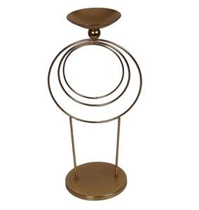 Bougeoir en laiton de conception dorée support décoratif fait à la main pour bougeoir de Noël et de festival - Product Image 1