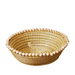 Corbeille à fruits en jonc de mer enroulé avec bordure décorative en perles de bois, plateau de service en fibre naturelle durable pour la décoration intérieure - Product Image 1