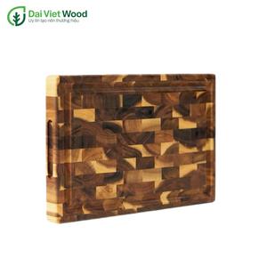 Les planches à découper en bois d'acacia utilisées pour les cuisines sont fabriquées au Vietnam - Product Image 2
