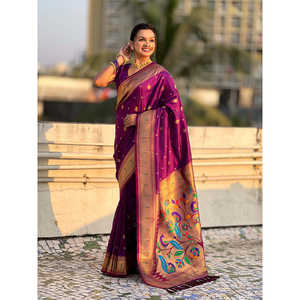 Sari en Zari tissé Paithani paon violet par Elite Weaves 650g Vêtements indiens et pakistanais - Product Image 1