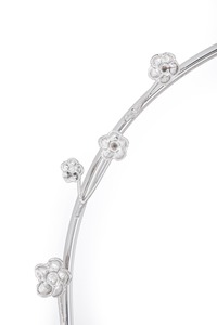 Plat de service floral en argent de luxe avec poignée en arche décorative et base en filigrane complexe, élégant pour les mariages du Moyen-Orient et du Golfe - Product Image 5